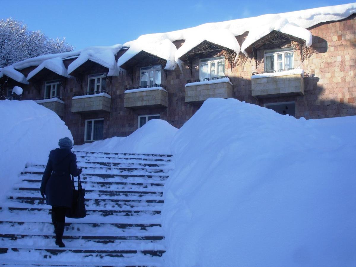 Дом Писателей Цахкадзора Hotel Kültér fotó