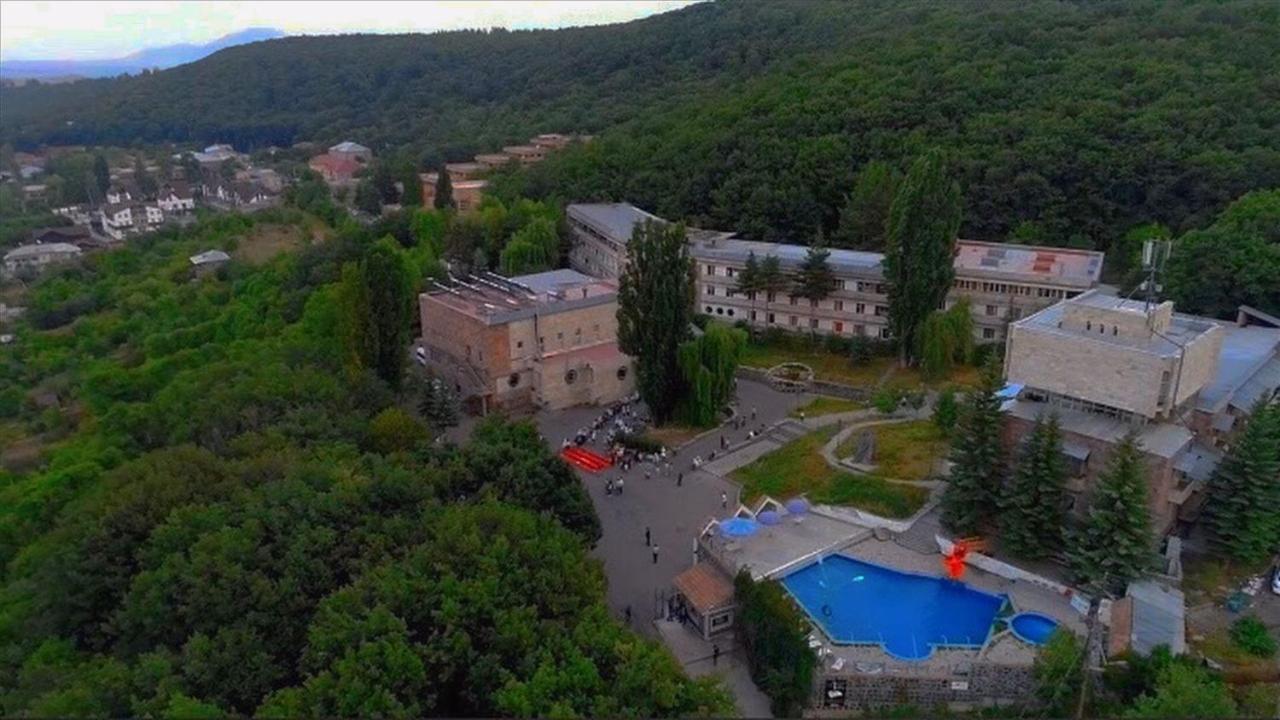 Дом Писателей Цахкадзора Hotel Kültér fotó