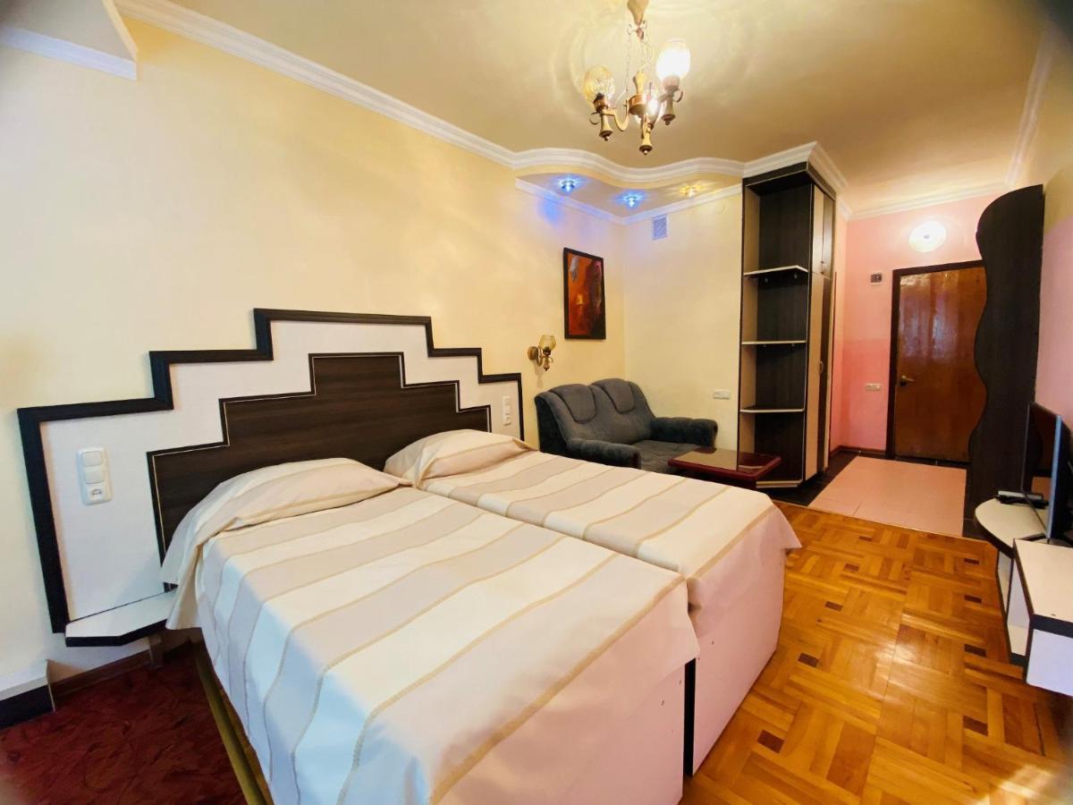 Дом Писателей Цахкадзора Hotel Kültér fotó
