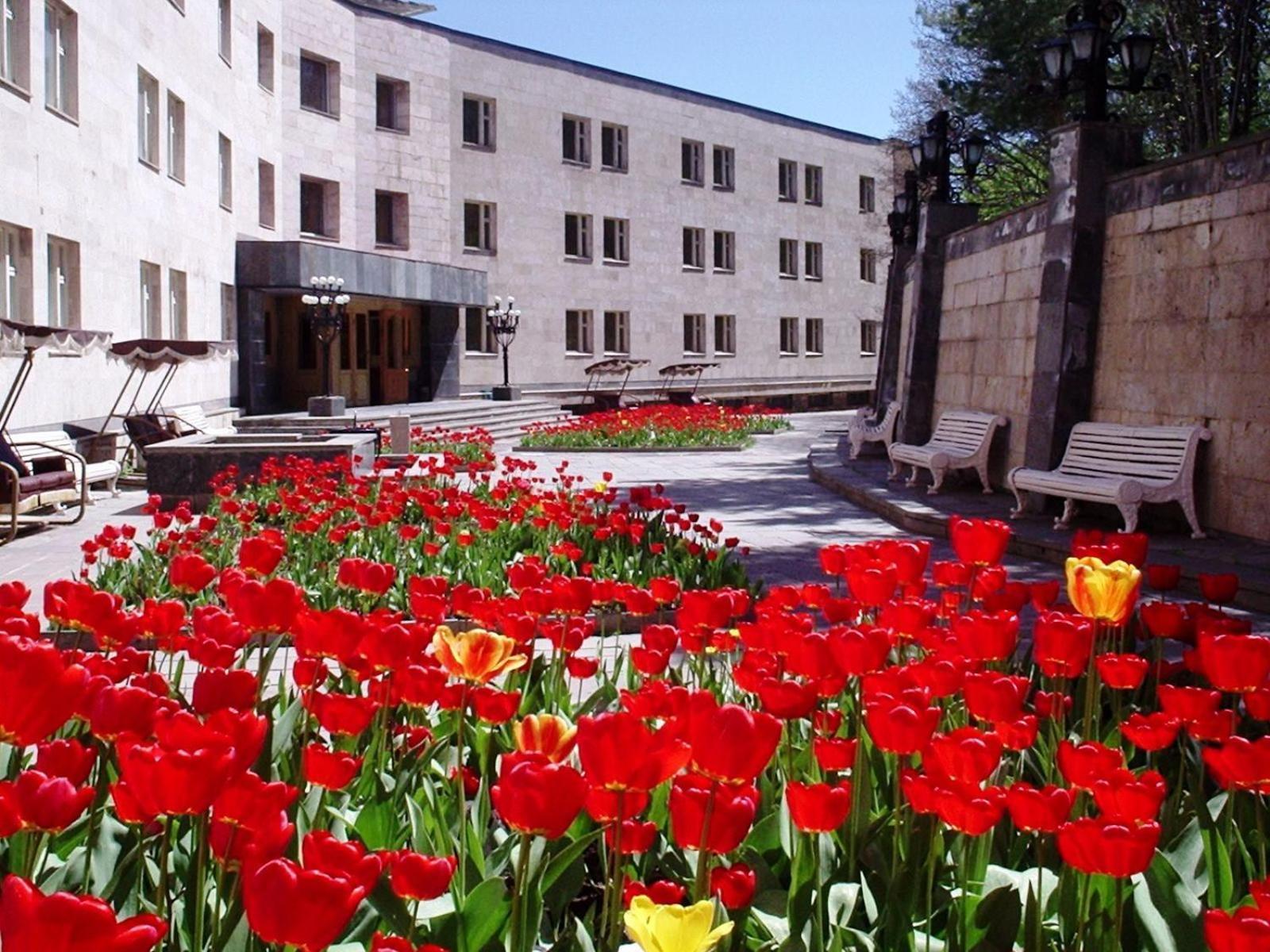 Дом Писателей Цахкадзора Hotel Kültér fotó
