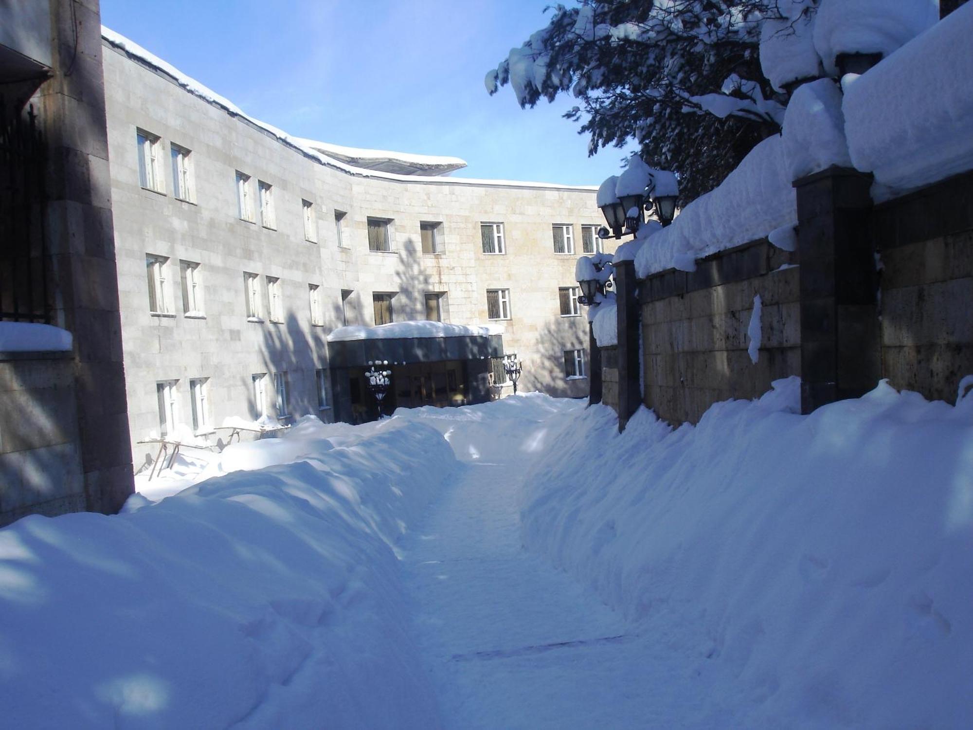 Дом Писателей Цахкадзора Hotel Kültér fotó
